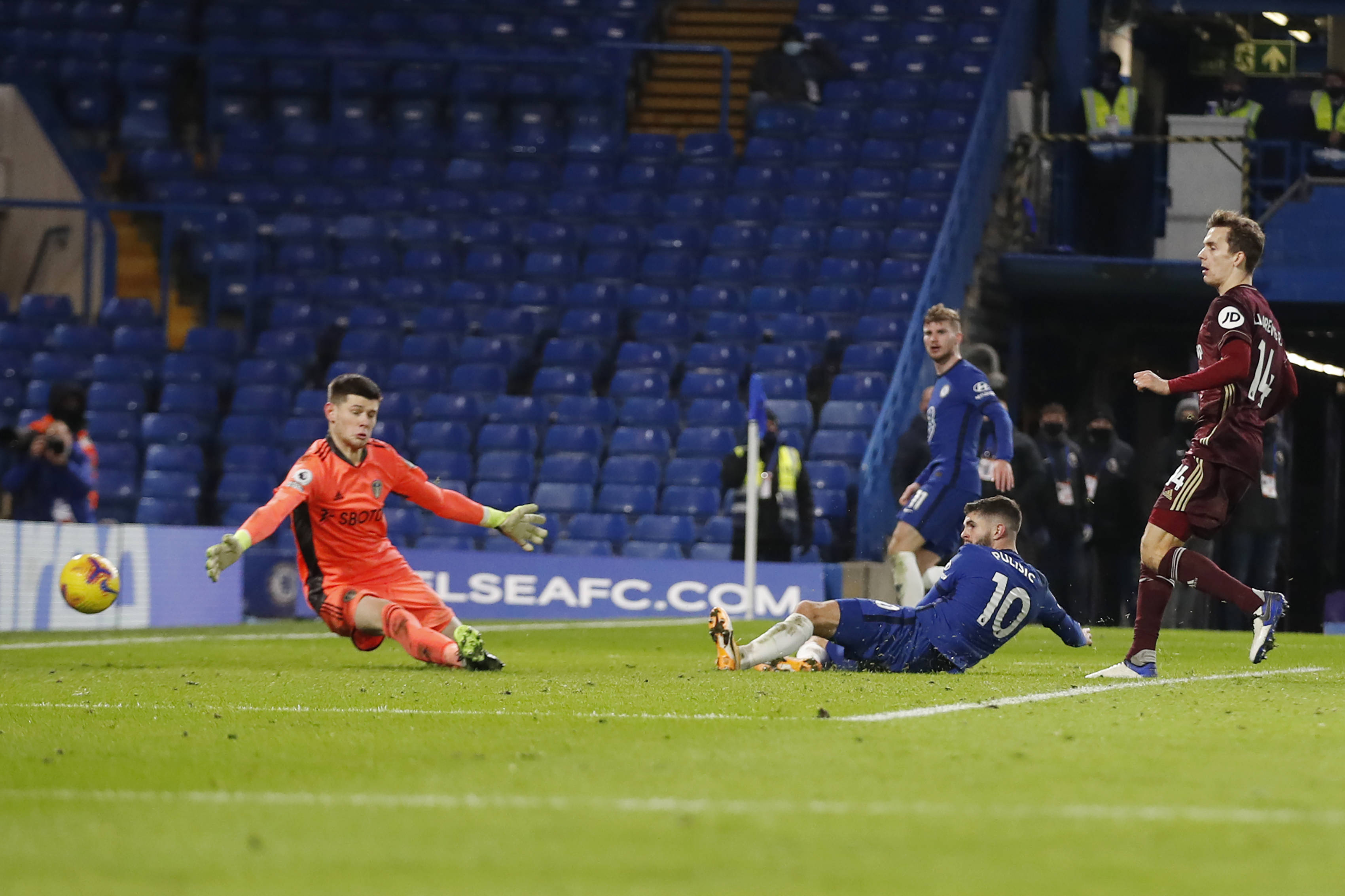 不仅强调了 不仅强调了